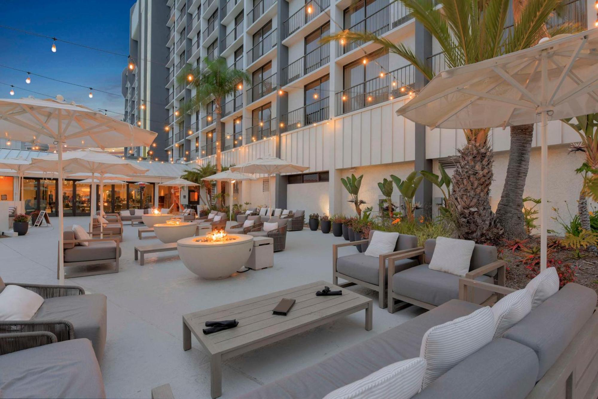 Hotel Hilton Irvine/Orange County Airport Exterior foto